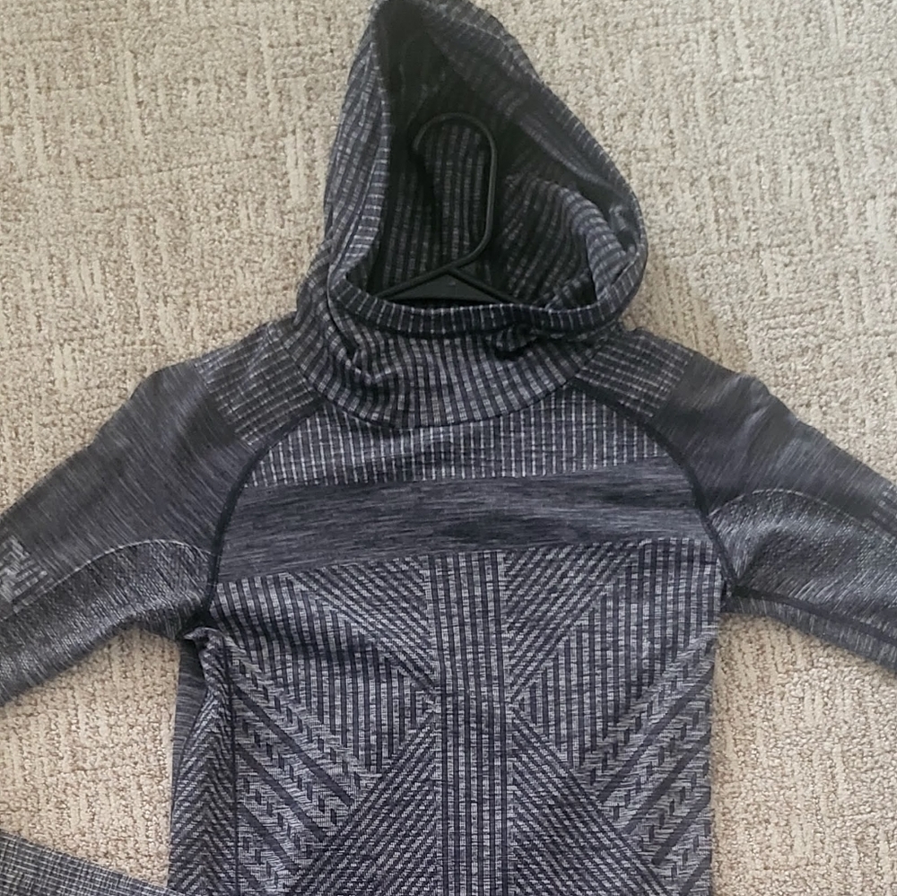 Lululemon Lightweight Tech Pullover - image 4